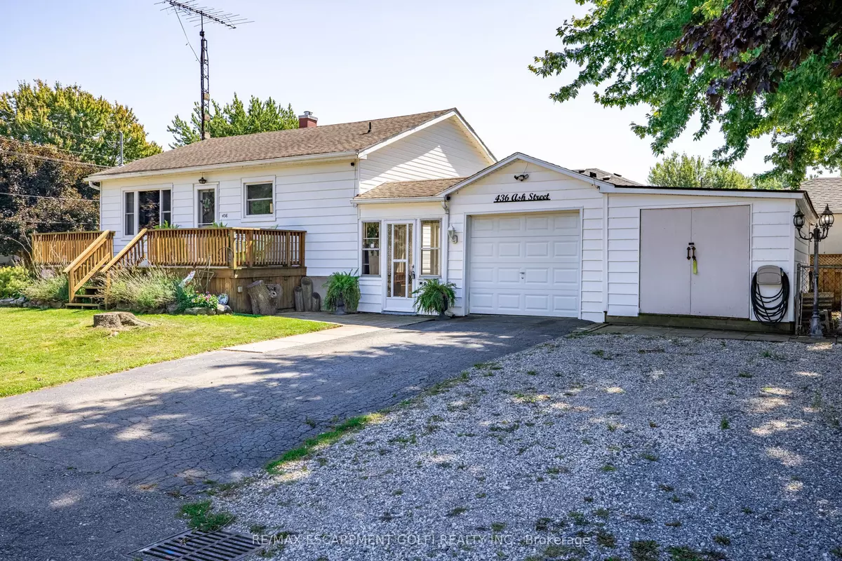 Port Colborne, ON L3K 2X5,436 Ash ST