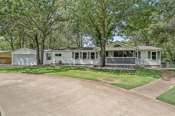 110 Lago Lane, Gun Barrel City, TX 75156