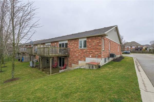 Middlesex Centre, ON N0M 2A0,121 MEADOWCREEK DR #10