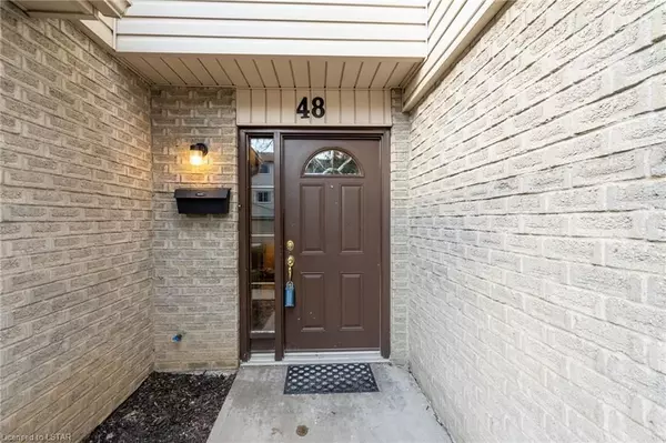 Middlesex, ON N6C 5B4,300 SANDRINGHAM CRES #48