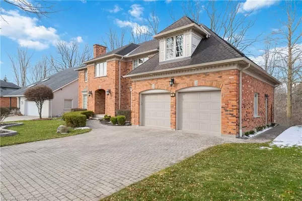 Middlesex, ON N5X 3S7,35 RAVINE RIDGE WAY