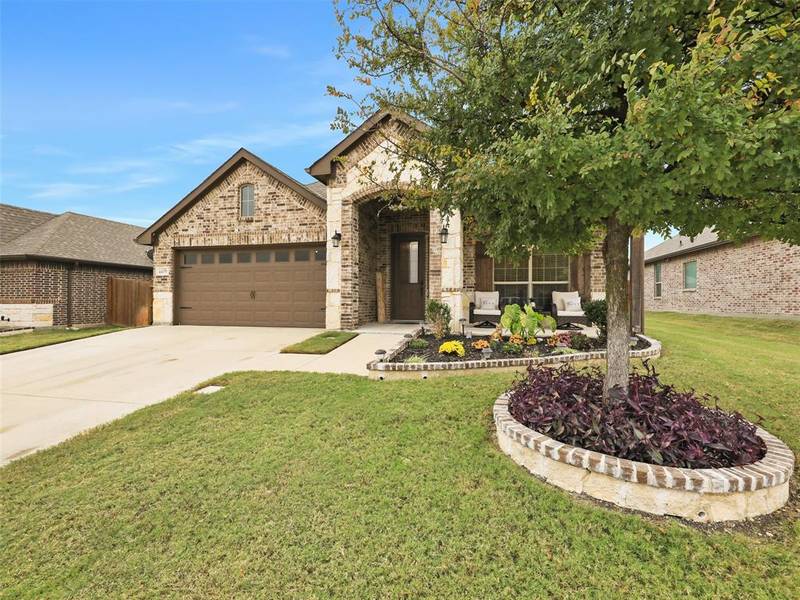 1577 Country Crest Drive, Waxahachie, TX 75165