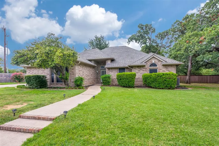 912 Red Oak Drive, Mansfield, TX 76063