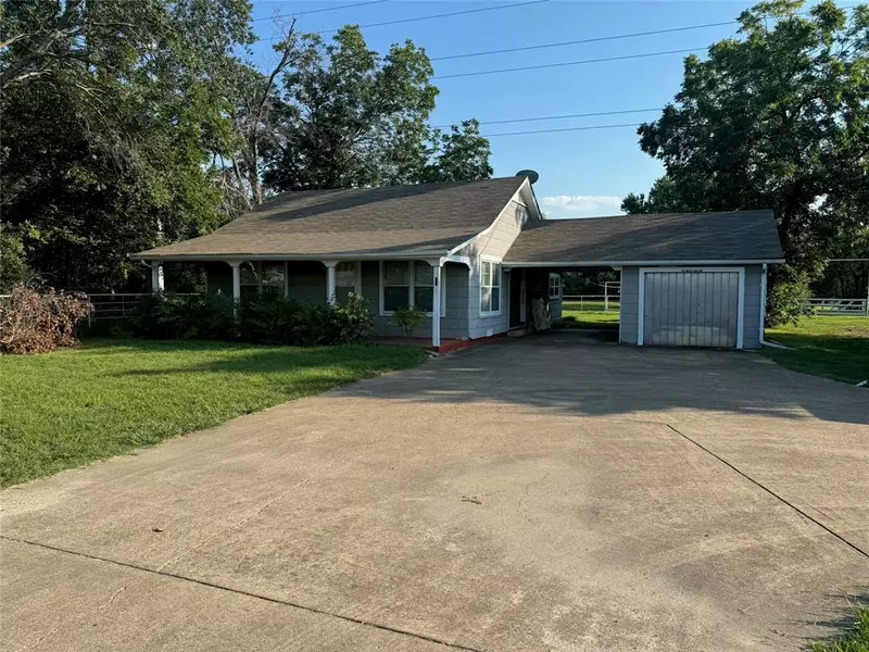 102 Corky Boyd Avenue, Wills Point, TX 75169