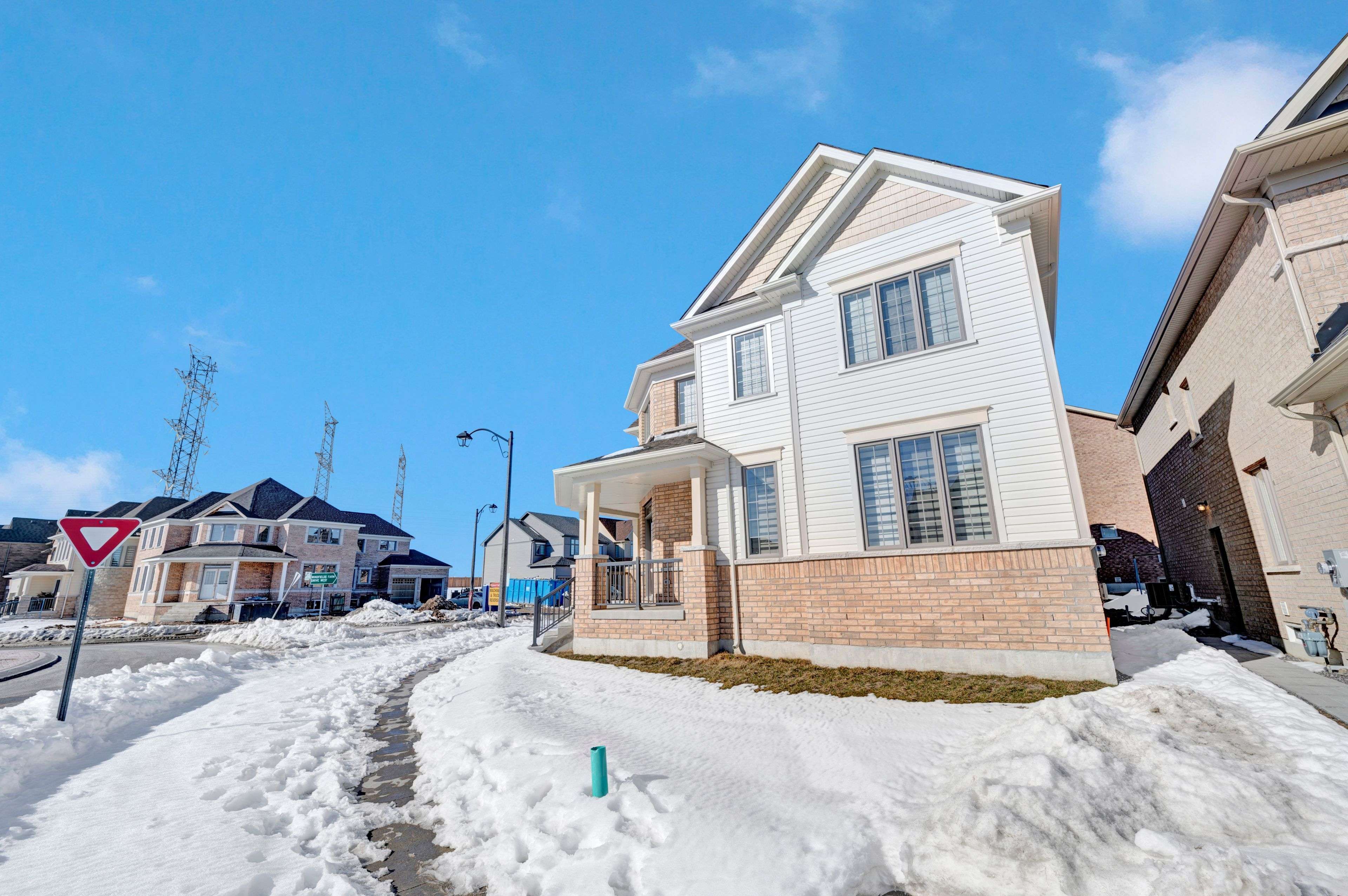 Oshawa, ON L1L 0M2,2577 Bandsman CRES