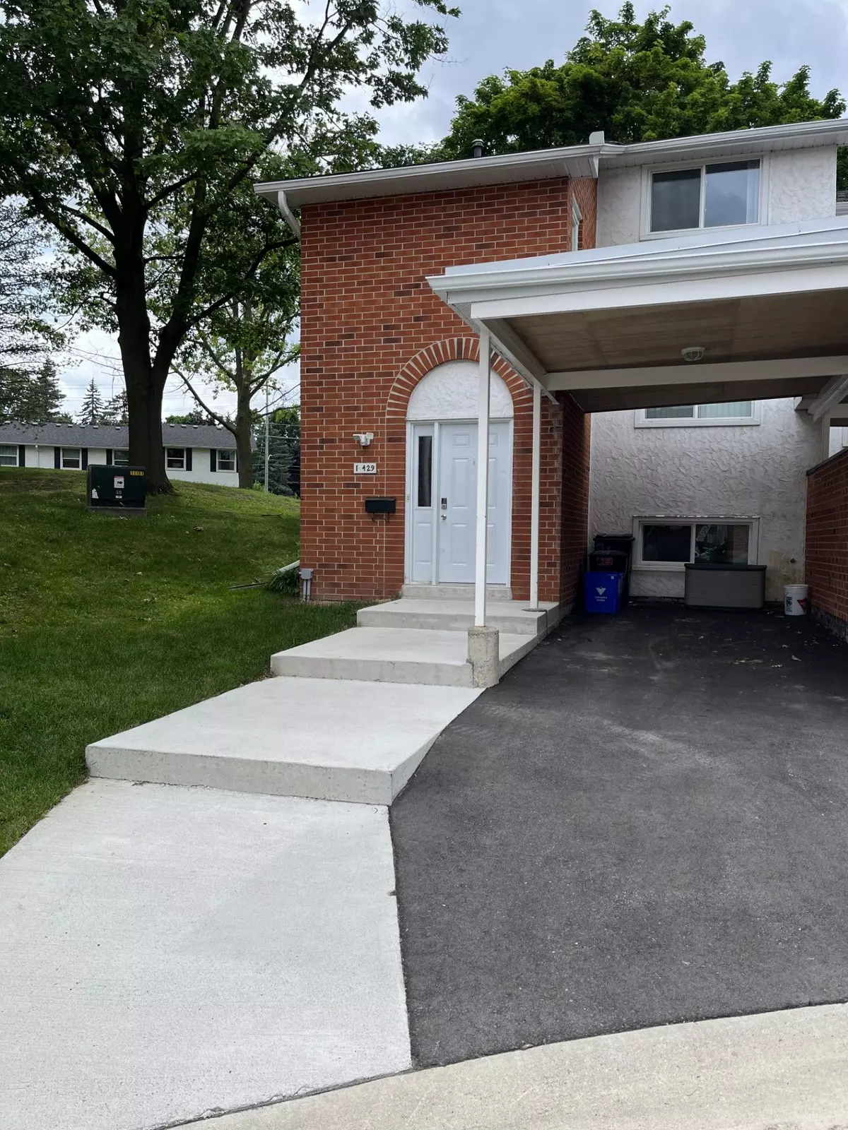 Waterloo, ON N2L 5S7,429 Keats WAY ## 1