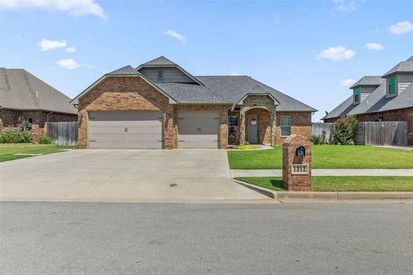 1312 Eagle Ridge Avenue, Weatherford, OK 73096