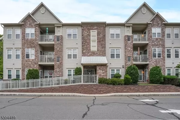 2 Waterman Ln #212, Hillsborough Twp., NJ 08844