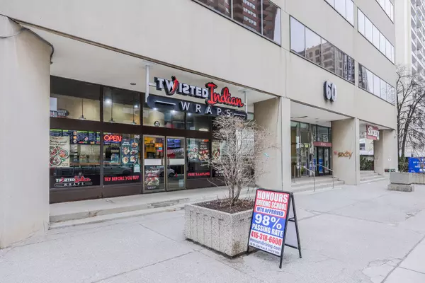 Toronto C09, ON M4T 1N5,60 St.Clair AVE E #702