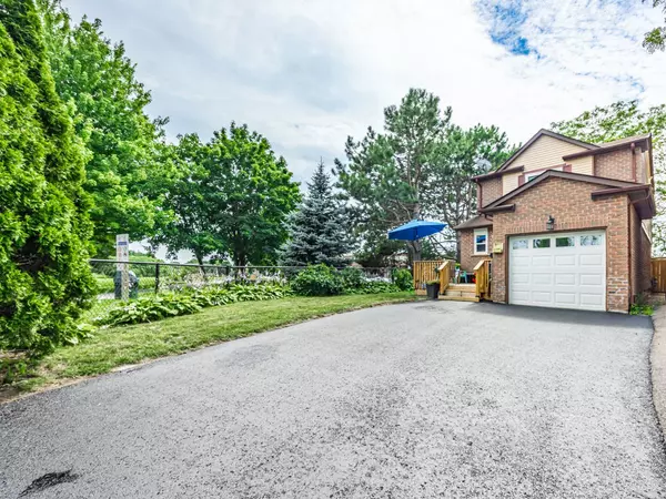 Whitby, ON L1N 7G3,64 Greenfield CRES