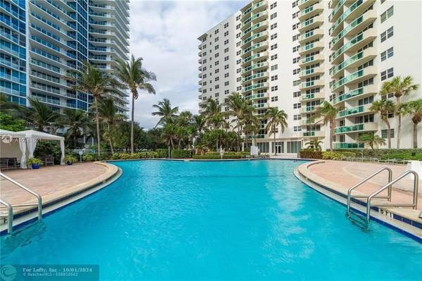 Hollywood, FL 33019,3001 S Ocean Dr  #1139