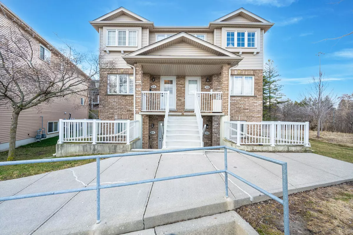 Kitchener, ON N2E 0E3,50 Howe DR #8A