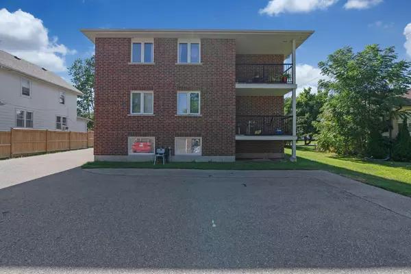 Whitby, ON L1N 4C2,409 Perry ST