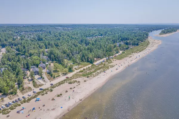 Wasaga Beach, ON L9Z 2M2,54 Homewood AVE