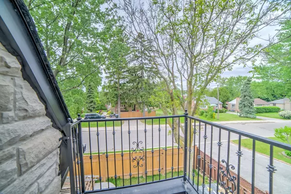 Mississauga, ON L5G 1V6,53 Eaglewood BLVD