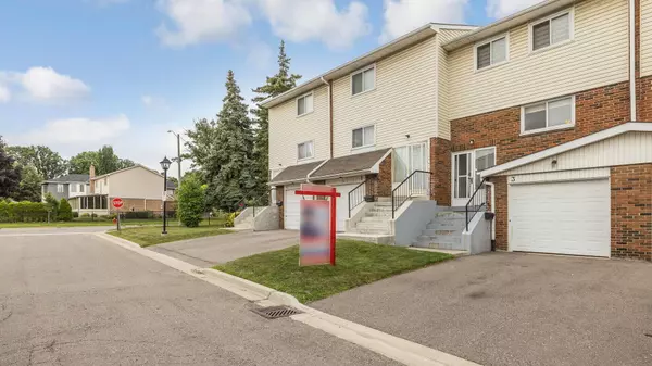 Brampton, ON L6T 3Z3,3 Sandringham CT