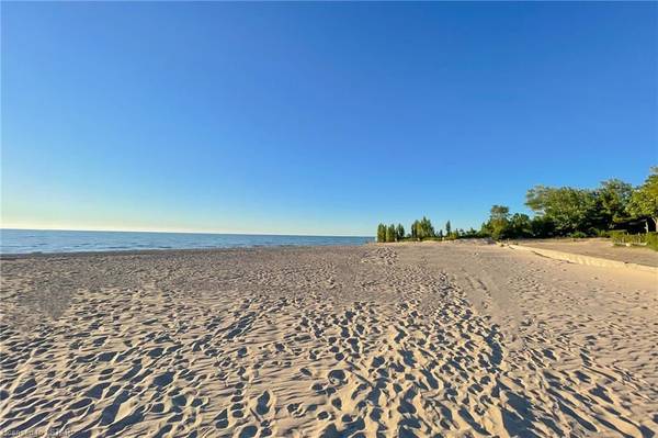 Lambton Shores, ON N0M 1T0,10 PARK AVE