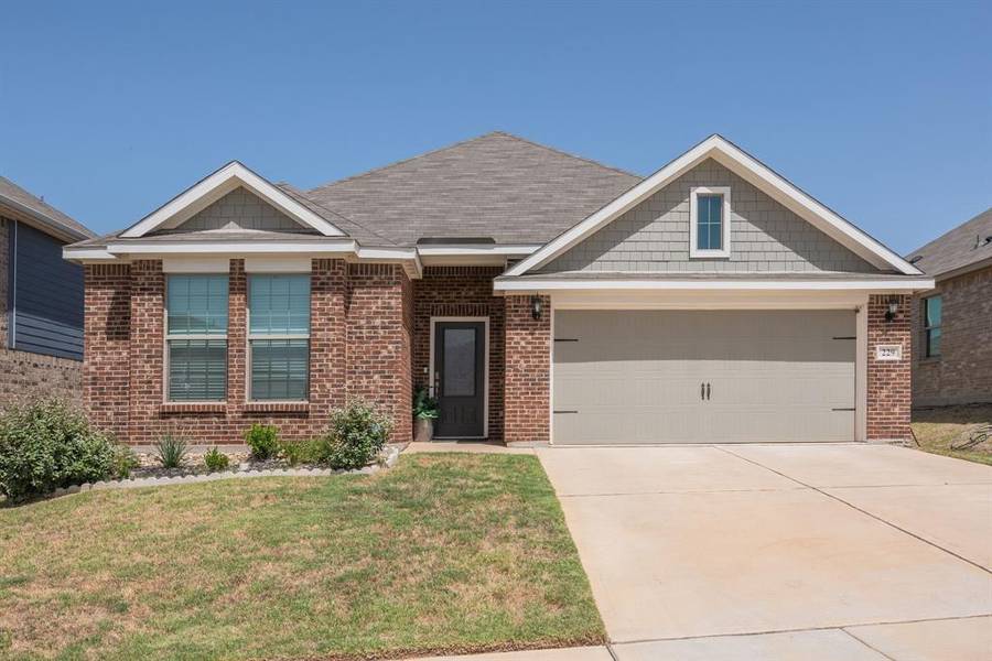 229 Ridgeland Oak Drive, Fort Worth, TX 76120