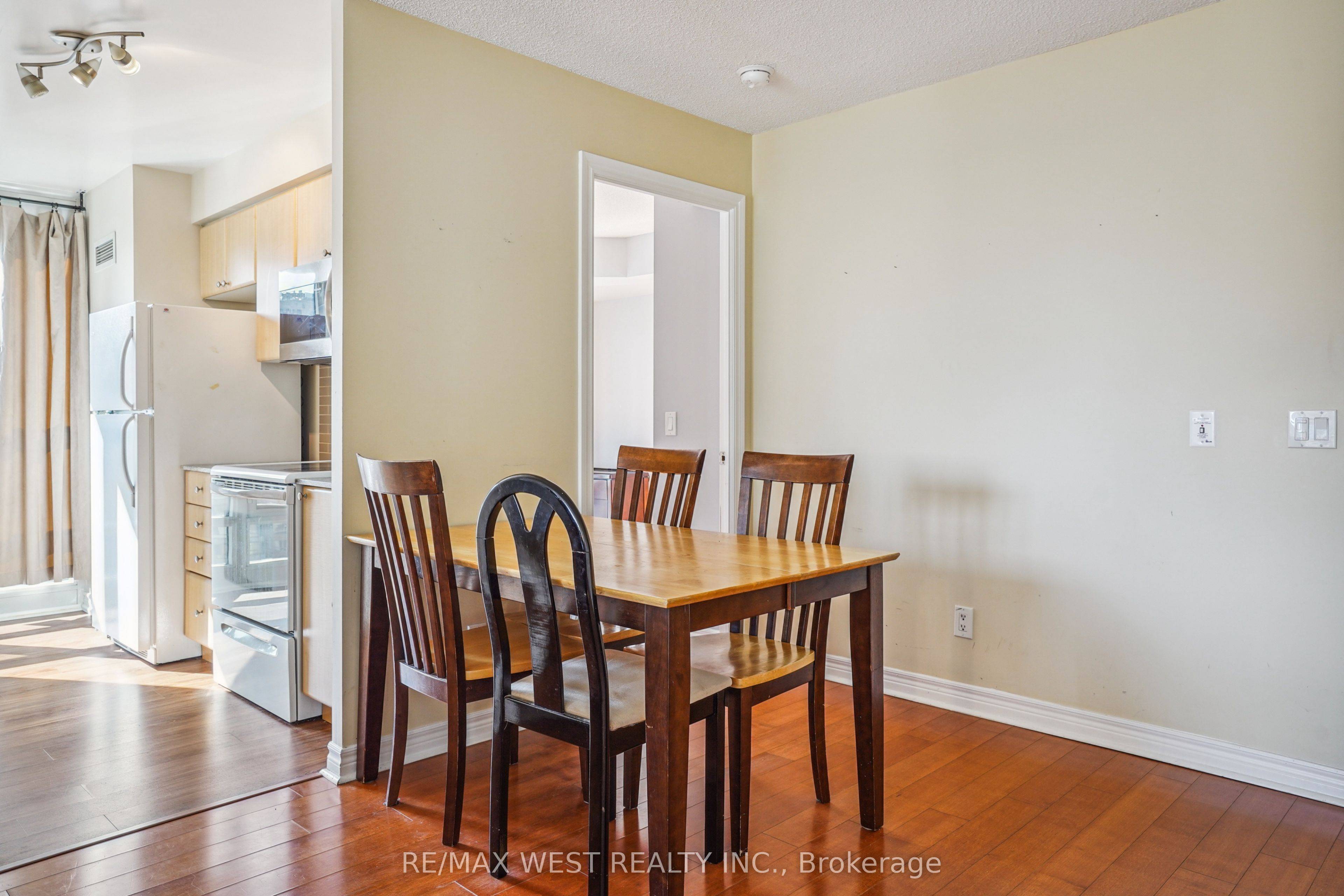 Toronto C01, ON M5G 2R3,763 Bay ST #1805