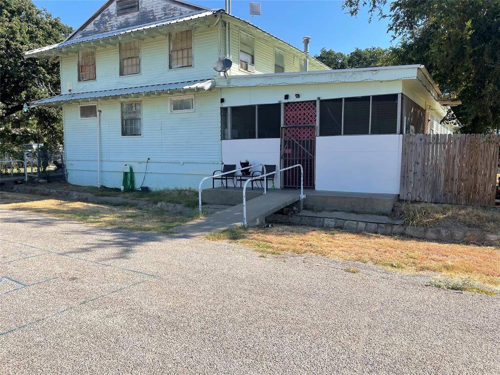 Mineral Wells, TX 76067,948 NE Pegram Street