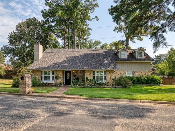 200 Pin Oak Drive, Whitehouse, TX 75791