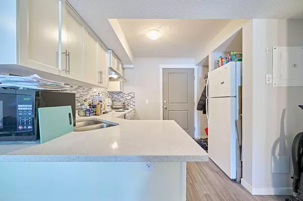 Calgary, AB T2T3C3,1820 9 ST SW #303