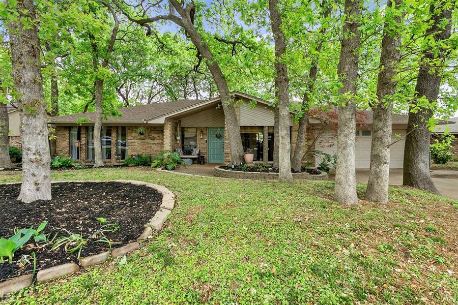 2109 Tanglewood Drive, Grapevine, TX 76051