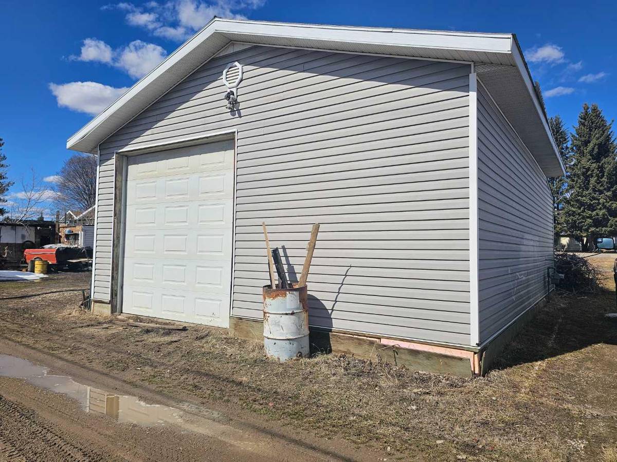 Eckville, AB T0M 0X0,5019 52 AVE