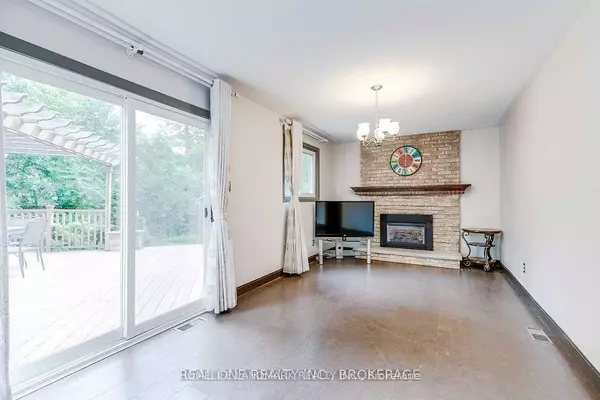 Oakville, ON L6J 5L2,2149 Constance DR