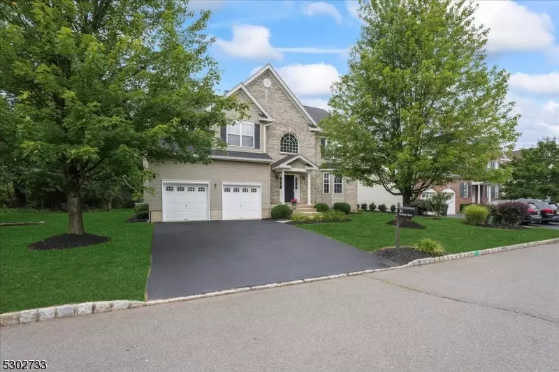 34 Treetops Cir, Franklin Twp., NJ 08540