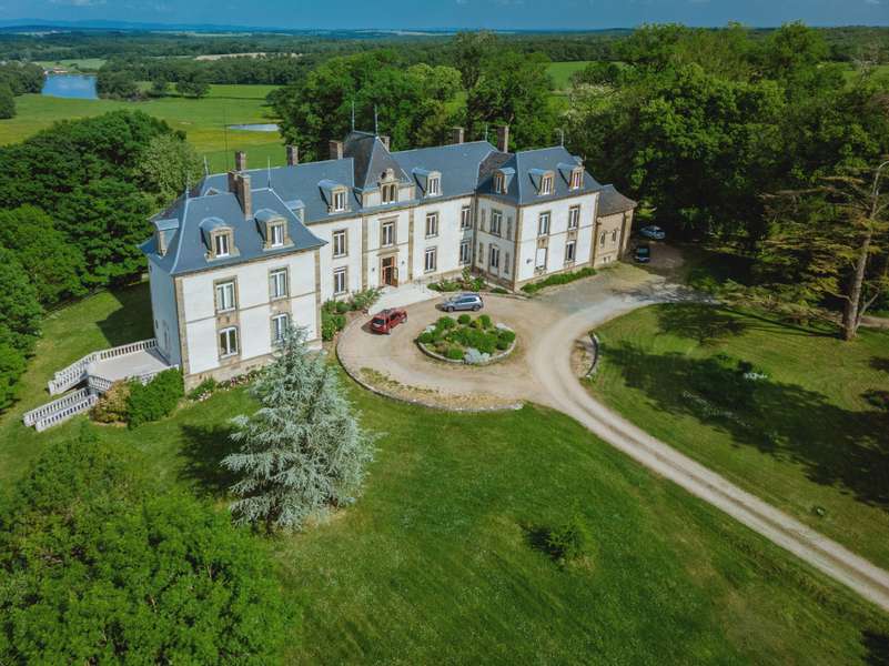 58720 CHATEAU DU CHENE N/A, France, ON 58270