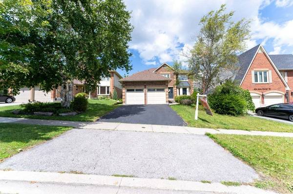 452 Alex Doner DR, Newmarket, ON L3X 1C1