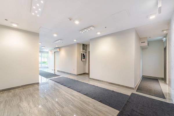 Mississauga, ON L5B 1J2,250 Dundas ST W #306