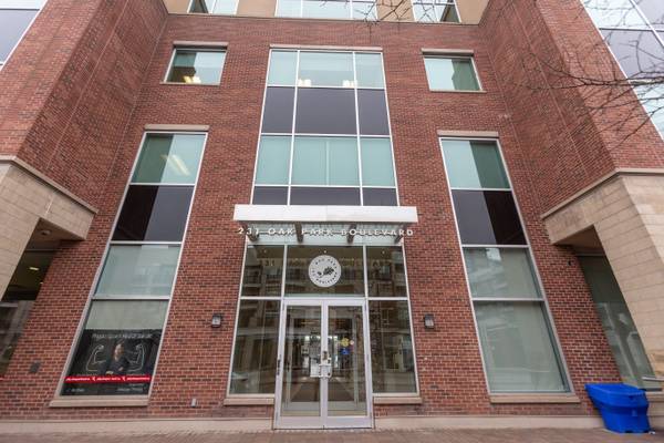 Oakville, ON L6H 6M4,231 Oak Park BLVD #301-Y