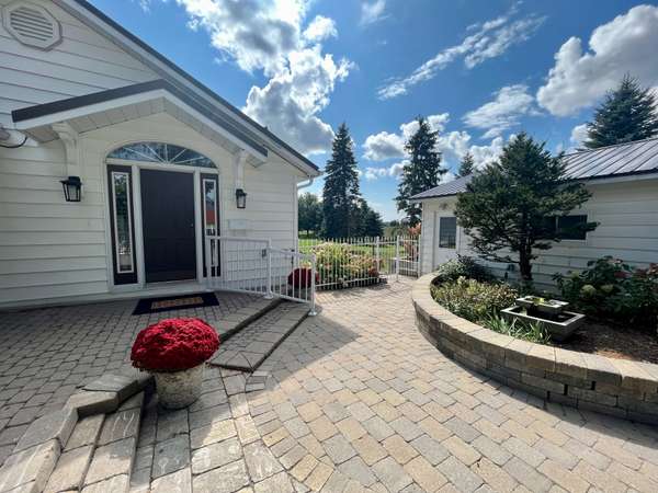 13667 Loyalist Pkwy, Prince Edward County, ON K0K 2T0