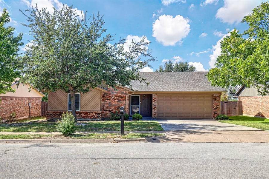 6452 Westridge Drive, Watauga, TX 76148