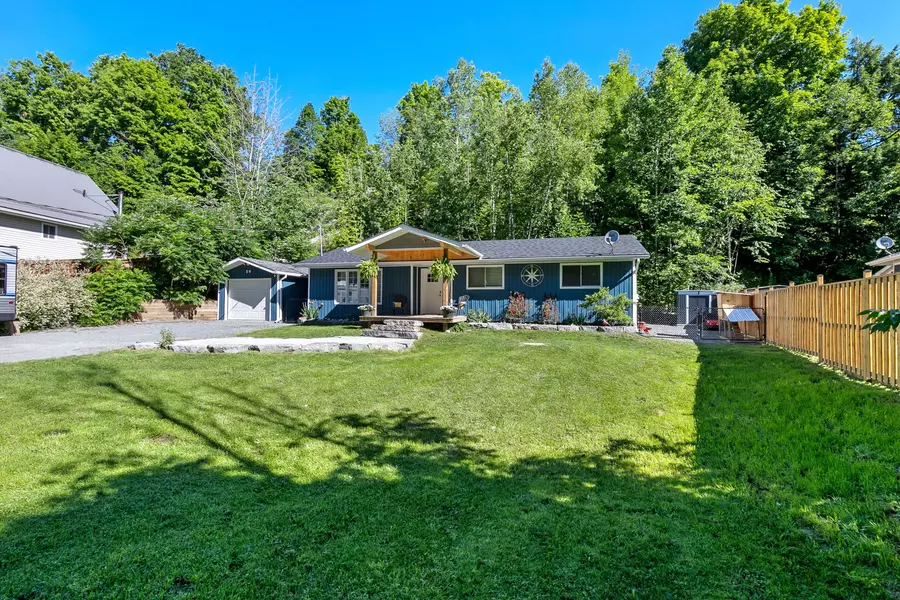 28 Cliffside DR, Kawartha Lakes, ON K0L 1T0