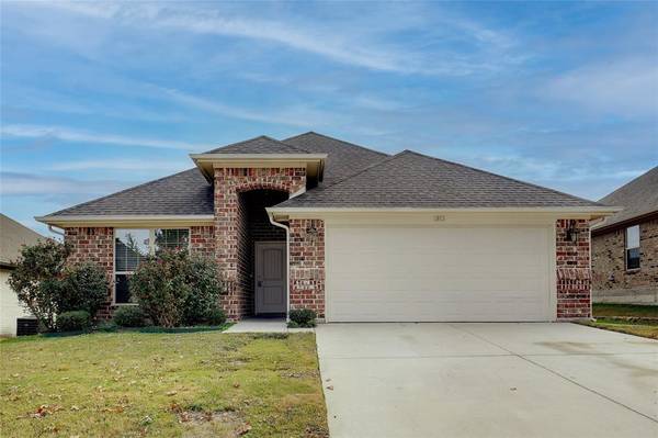 1913 Town Creek Circle,  Weatherford,  TX 76086