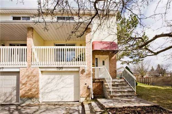 209 Tamarack DR, Markham, ON L3T 4X3