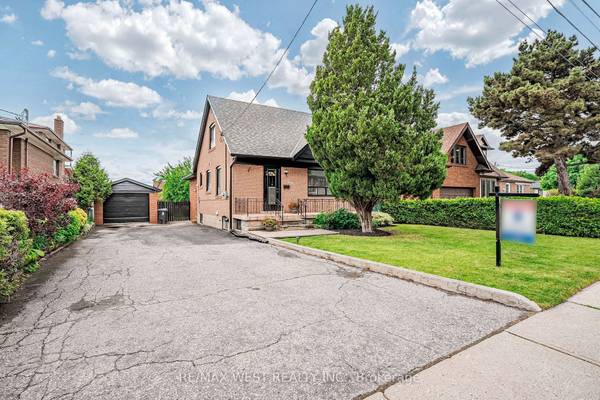 114 Lexfield AVE, Toronto W05, ON M3M 1M8