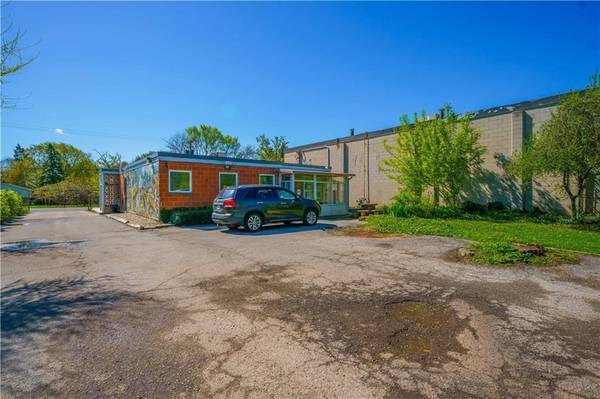 475 Enfield RD, Burlington, ON L7T 2X5