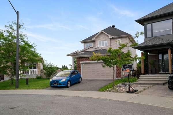 Ottawa, ON K2M 2V6,632 Bridleglen CRES