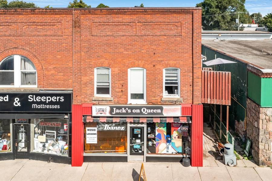 18 Queen ST W, Springwater, ON L0L 1P0