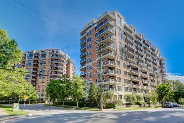 Toronto W08, ON M8X 2Z8,2 Aberfoyle CRES #407