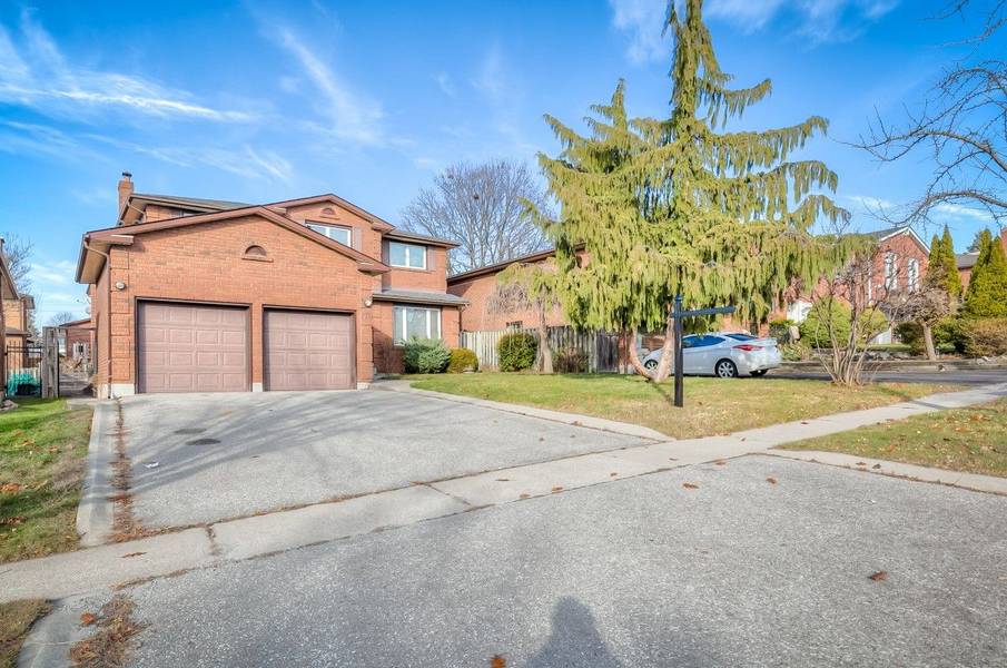 170 Amber AVE, Oshawa, ON L1J 7V5