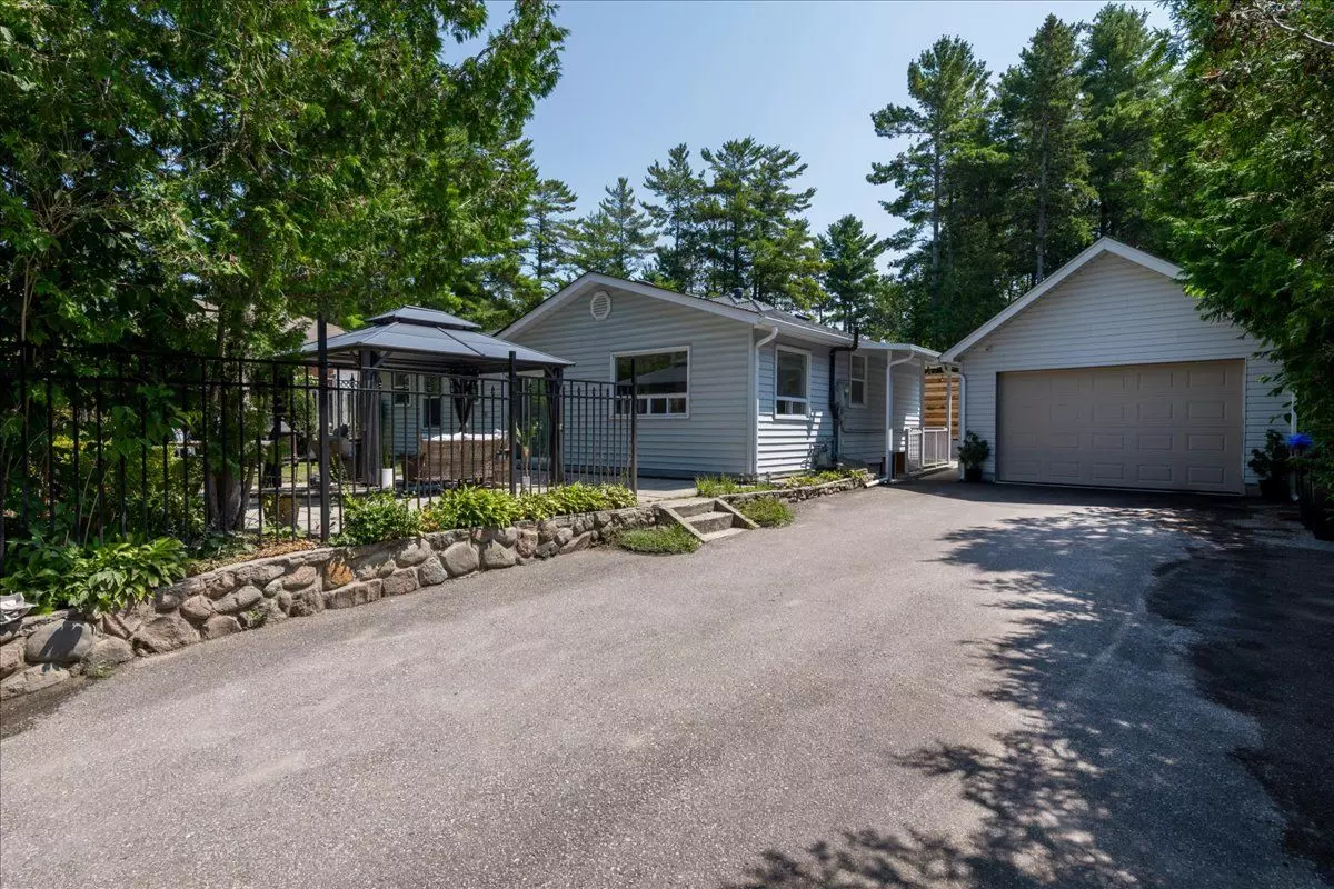 Wasaga Beach, ON L9Z 2M4,749 River RD E