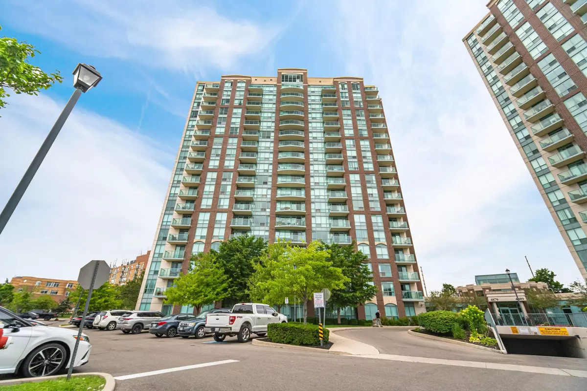 Mississauga, ON L5M 7R8,4879 Kimbermount AVE #304