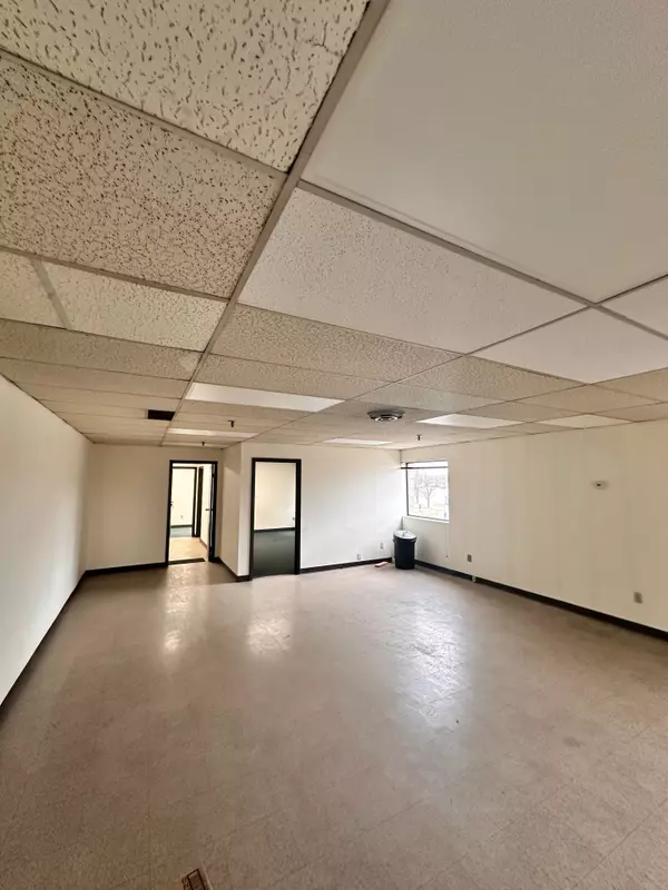 Mississauga, ON L5T 1E4,6149 Shawson DR #1