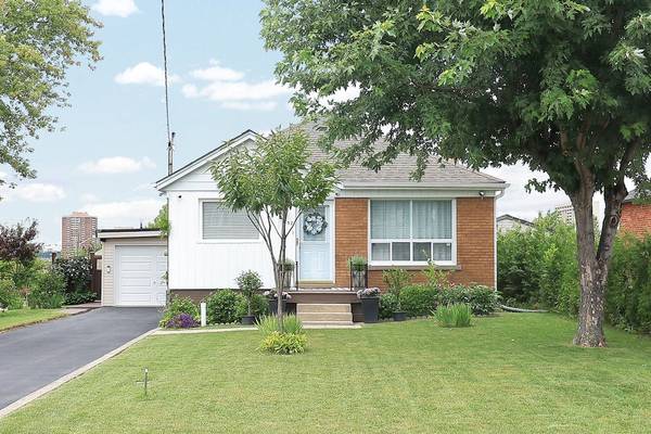 12 Forthbridge CRES, Toronto W05, ON M3M 2A1