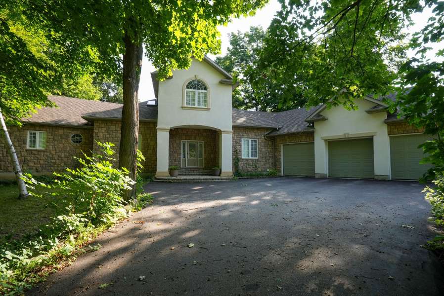 29 Glenhuron DR, Springwater, ON L4M 6T4